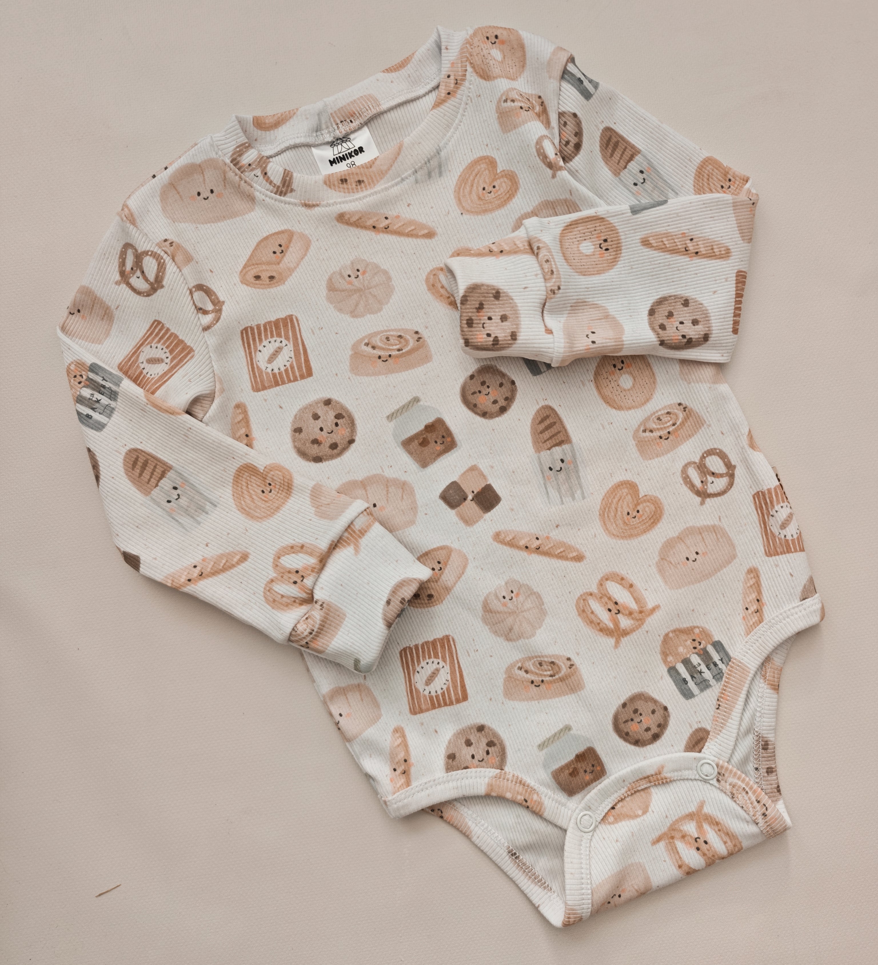 Baby-Body Bäckerei – handgenähte Kinderkleidung von Minikor