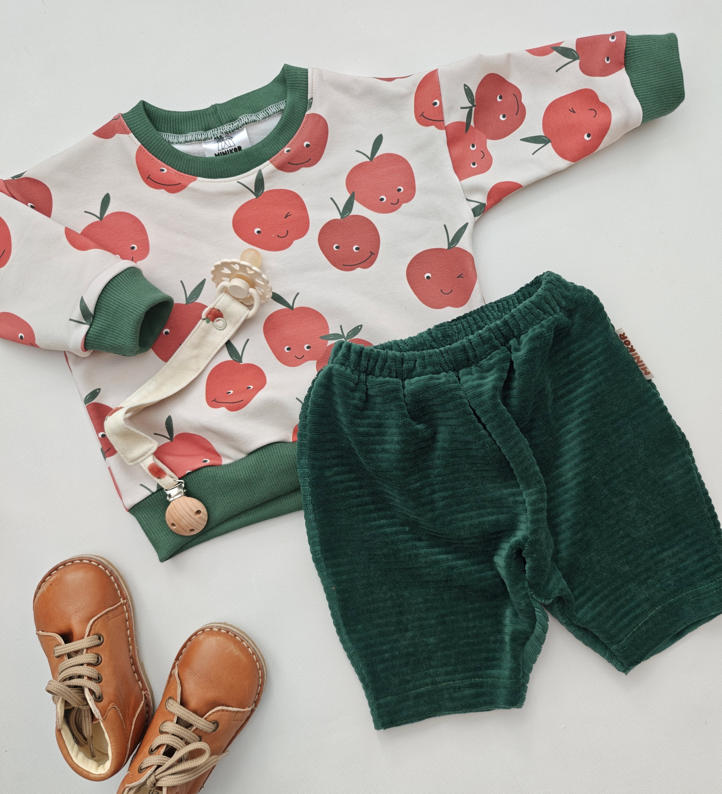 Oversize Sweater Apfel – handgenähte Kinderkleidung von Minikor