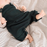 Lilla Latzhose | Flaschengrün Merino
