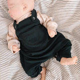Lilla Latzhose | Flaschengrün Merino